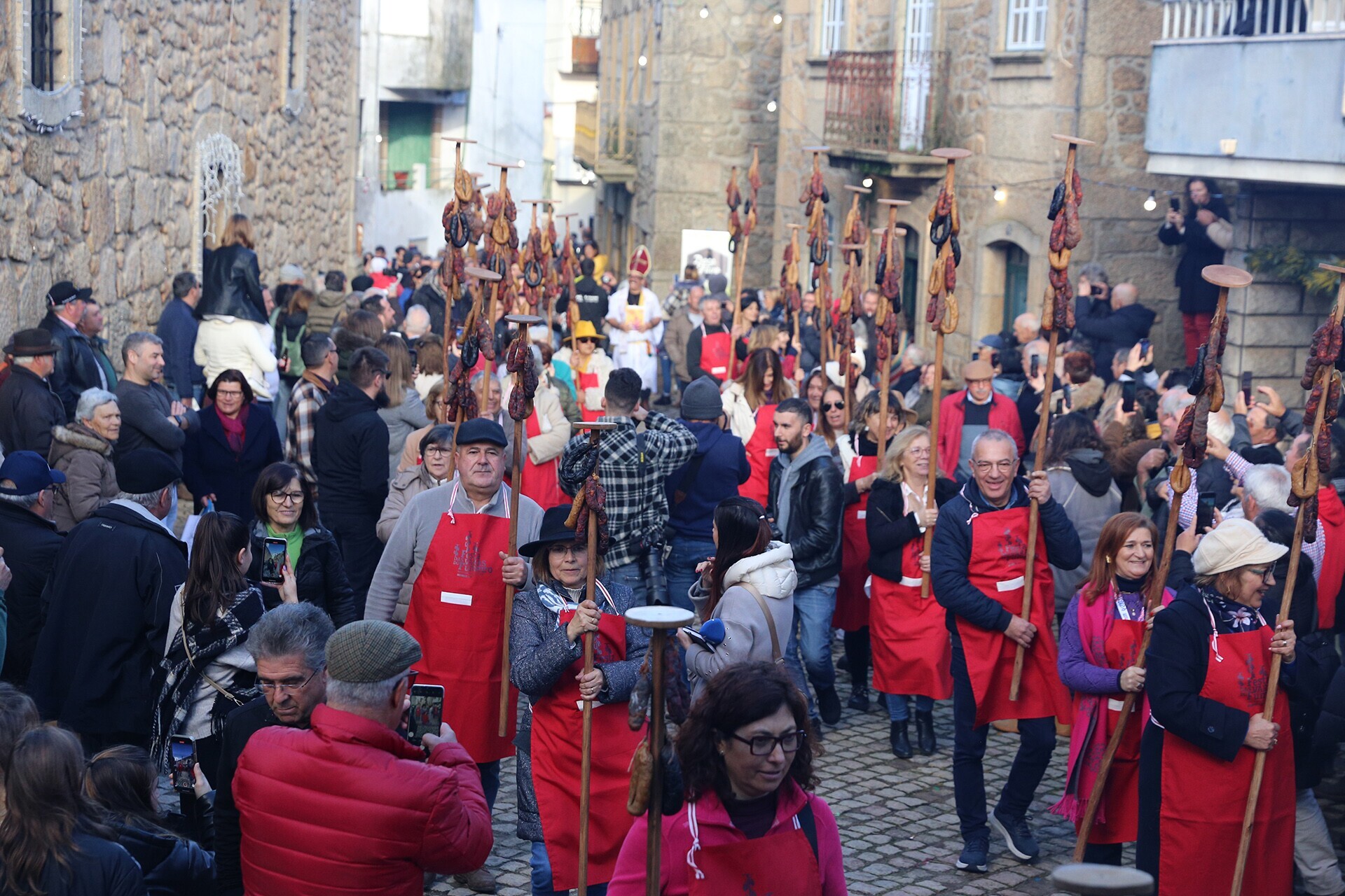 Festa das Varas do Fumeiro regressou a Aranhas para celebrar enchido