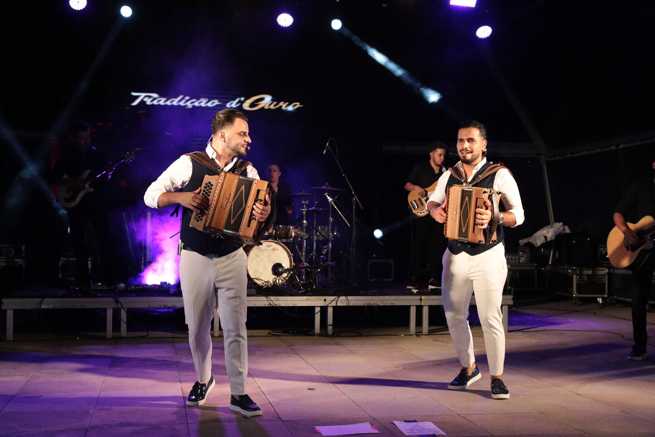 James e Gipsy Kings Featuring Nicolas Reyes trouxeram milhares à Feira Terras do Lince